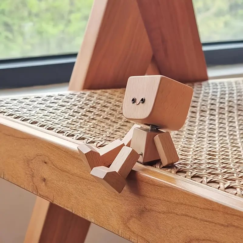 Charmant klein houten schommelfiguurtje met 12 magnetische uitdrukkingen