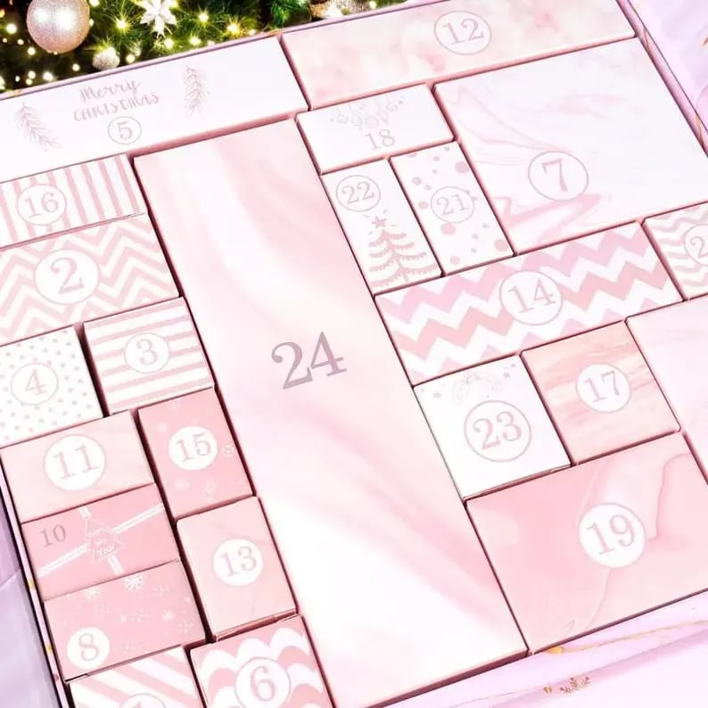 🎁 24 dagen vol verrassingen — Roze marmeren adventskalender 2025