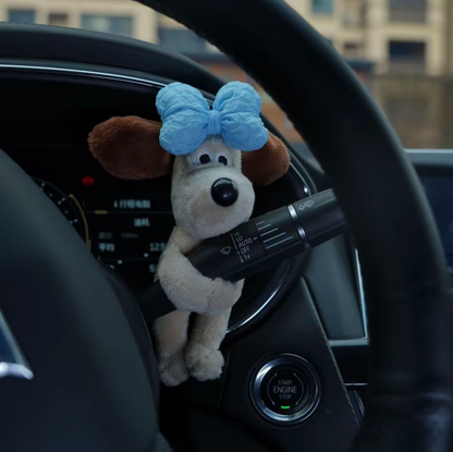 Handgemaakt hondje als auto- en woondecoratie