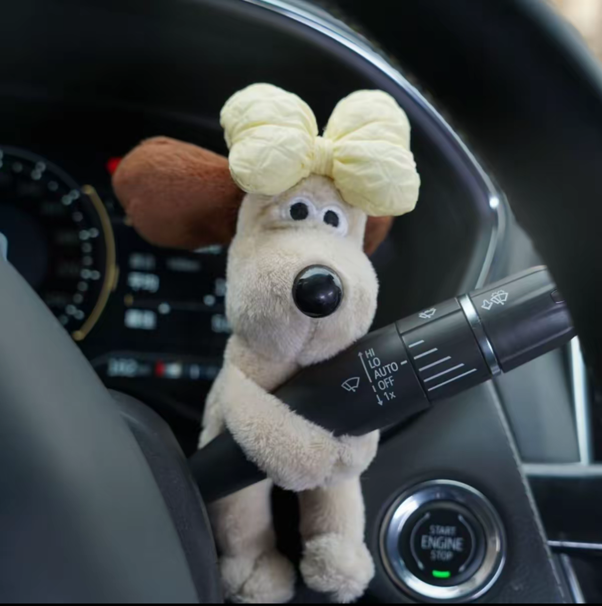 Handgemaakt hondje als auto- en woondecoratie
