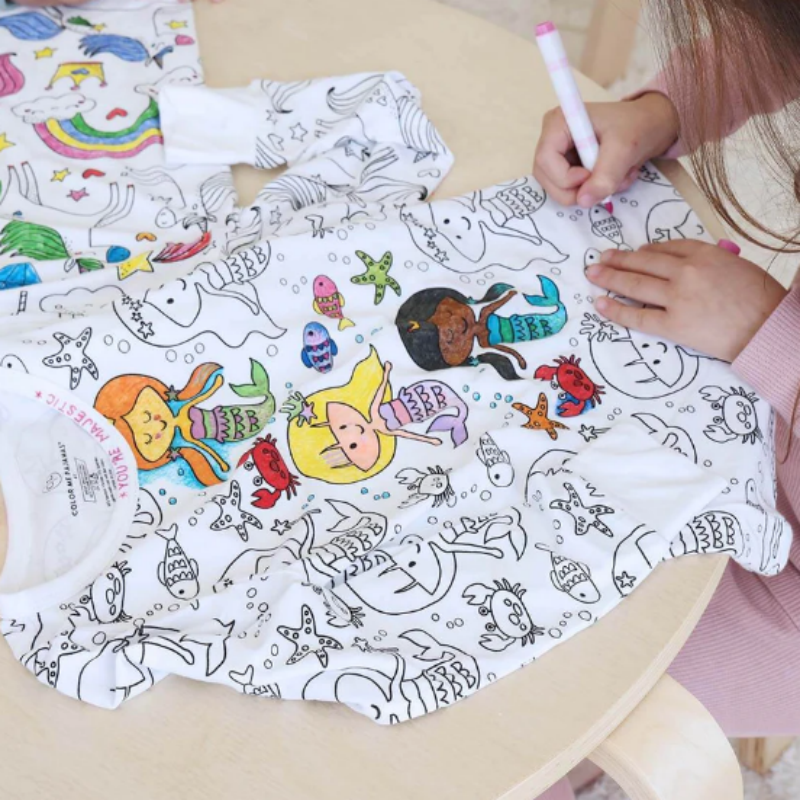 Doe-het-zelf tekenfilm kleurige pyjama voor kinderen