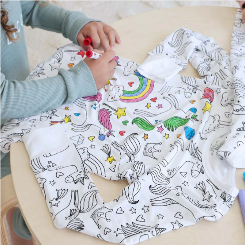 Doe-het-zelf tekenfilm kleurige pyjama voor kinderen